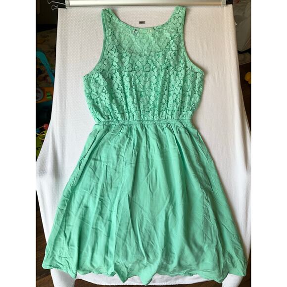 SO Women Dress size M Mint Green Lace Sleeveless Screw Neck KneeLength - Picture 9 of 11